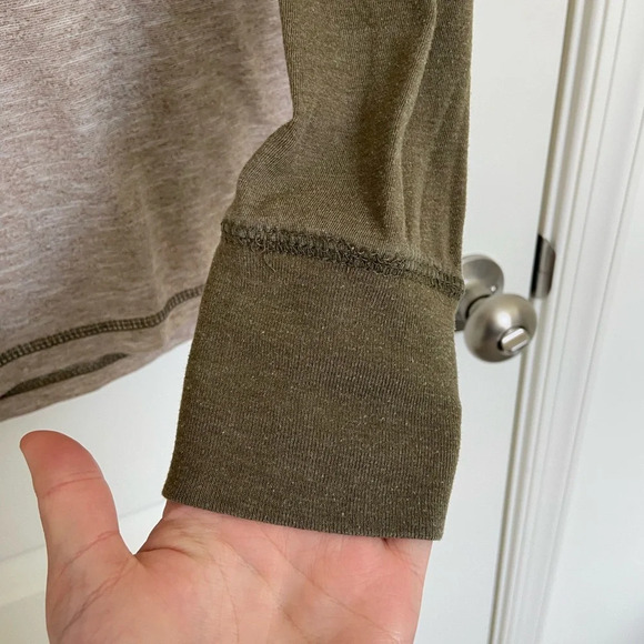 Roebuck & Co. men’s dual colored long sleeve button neck shirt — small - Picture 2 of 7